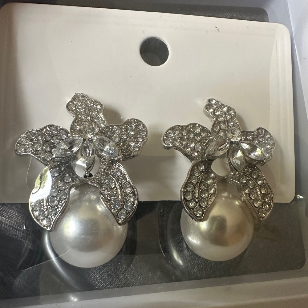 Dazzling Floral Pearl Earrings